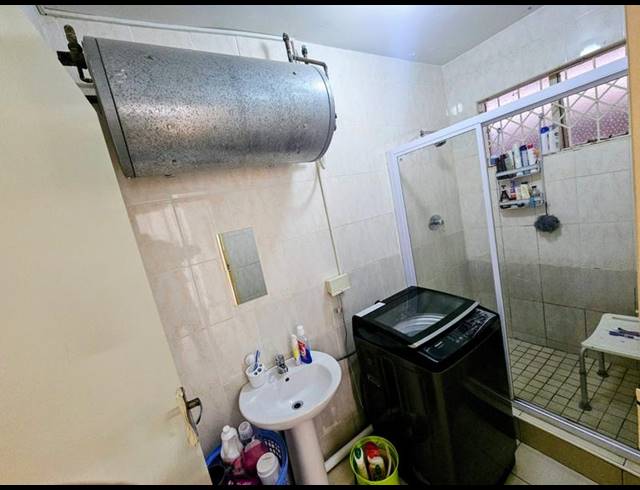 1 BEDROOM APARTMENT FOR SALE IN OVERPORT